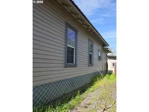 212 SE Mosher Avenue Roseburg OR 97470