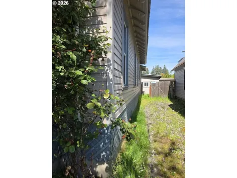 212 SE Mosher Avenue Roseburg OR 97470