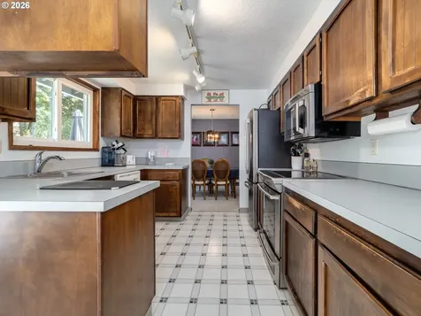 1360 Tamarisk Drive West Linn OR 97068