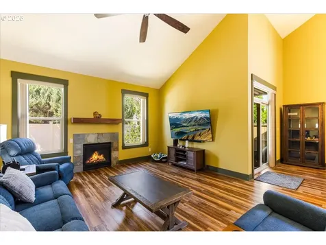 1832 4th Street Hood River OR 97031