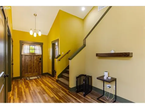 1832 4th Street Hood River OR 97031