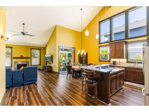 1832 4th Street Hood River OR 97031