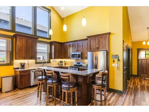 1832 4th Street Hood River OR 97031