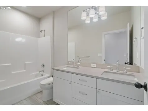 4304 NE 136th Avenue Vancouver WA 98682