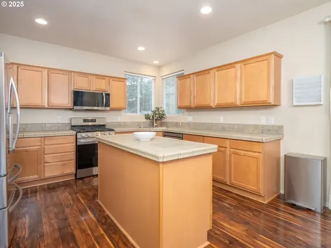 121 N Burl Street Newberg OR 97132