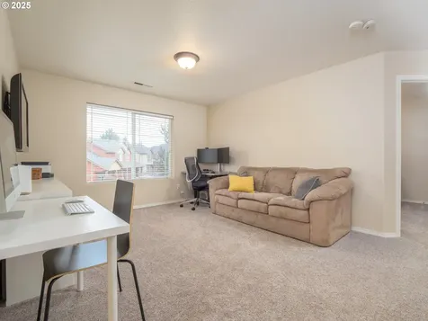 121 N Burl Street Newberg OR 97132