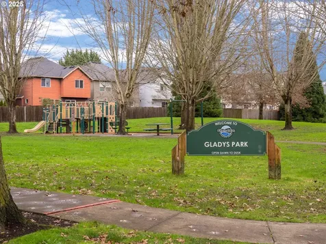 121 N Burl Street Newberg OR 97132