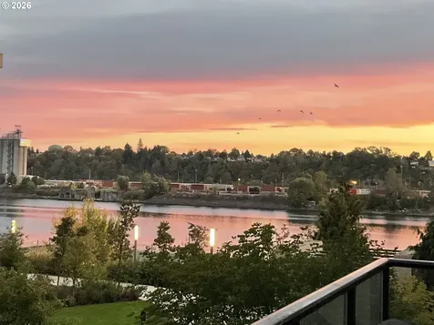 1830 NW Riverscape Street Portland OR 97209