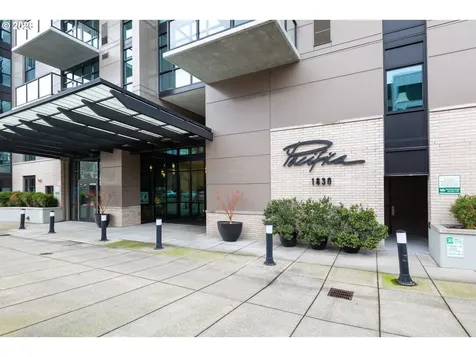 1830 NW Riverscape Street Portland OR 97209