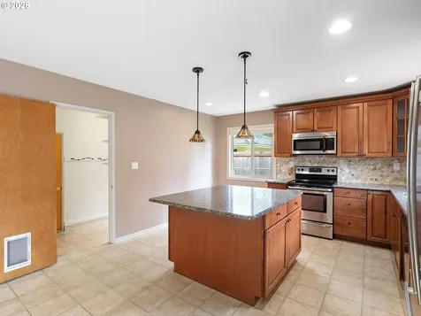 3657 SE 77th Avenue Portland OR 97206