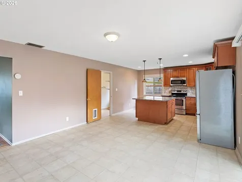 3657 SE 77th Avenue Portland OR 97206