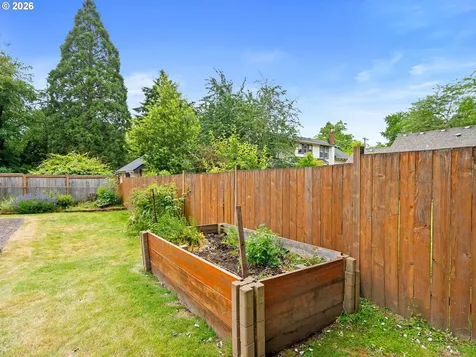 3657 SE 77th Avenue Portland OR 97206