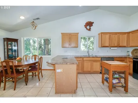 3839 NE Hembree Street Mcminnville OR 97128