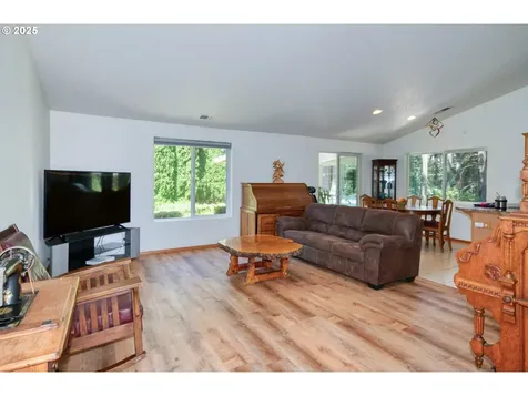 3839 NE Hembree Street Mcminnville OR 97128