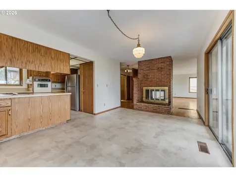 7040 SW 2nd Avenue Portland OR 97219