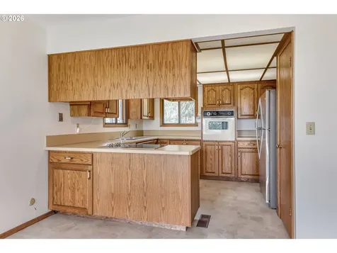 7040 SW 2nd Avenue Portland OR 97219