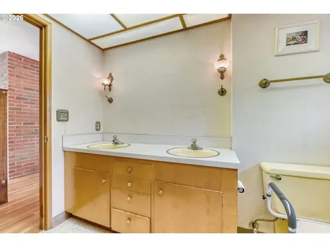 7040 SW 2nd Avenue Portland OR 97219