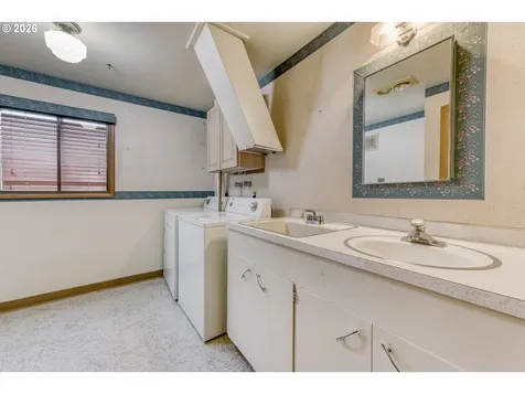 7040 SW 2nd Avenue Portland OR 97219
