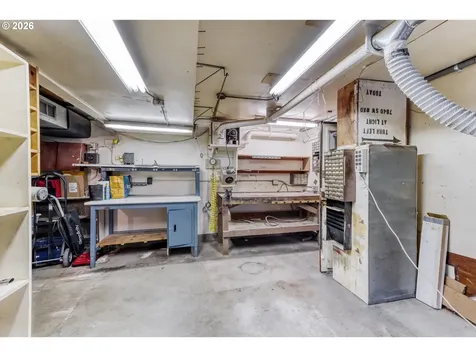 7040 SW 2nd Avenue Portland OR 97219