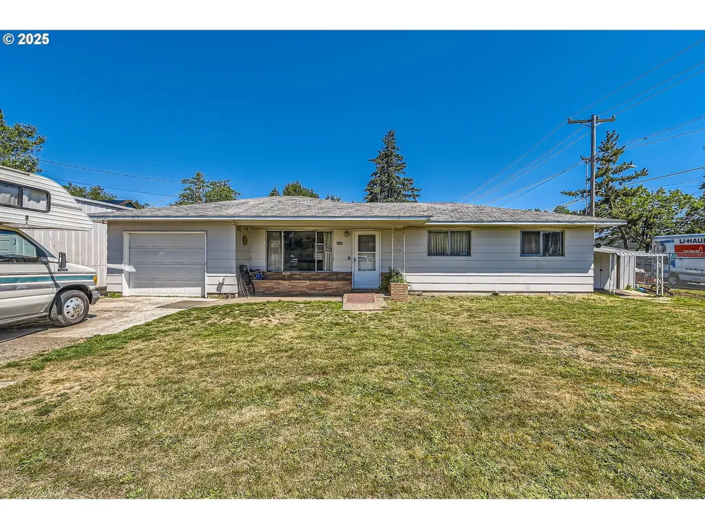 6135 SE Clatsop Street Portland OR 97206