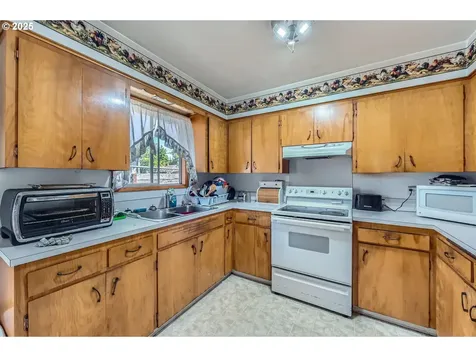 6135 SE Clatsop Street Portland OR 97206