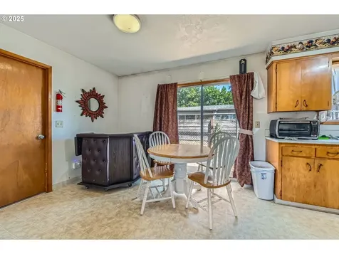 6135 SE Clatsop Street Portland OR 97206