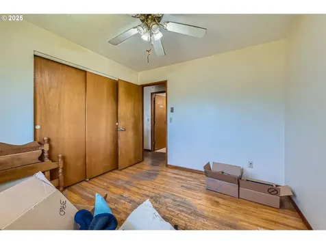 6135 SE Clatsop Street Portland OR 97206