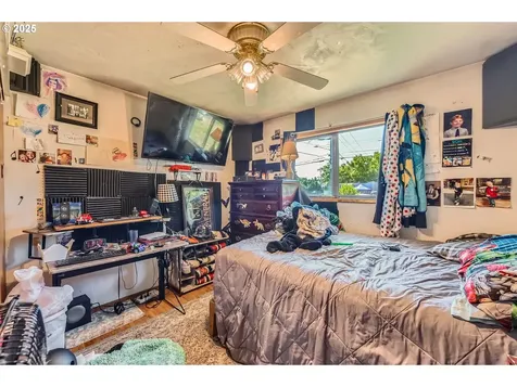 6135 SE Clatsop Street Portland OR 97206