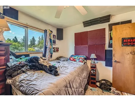 6135 SE Clatsop Street Portland OR 97206