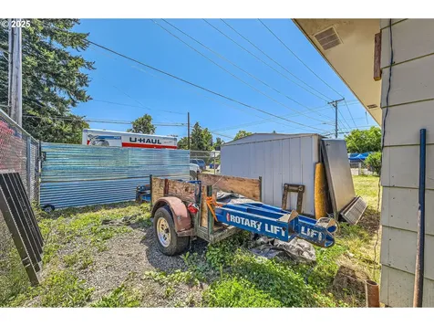 6135 SE Clatsop Street Portland OR 97206