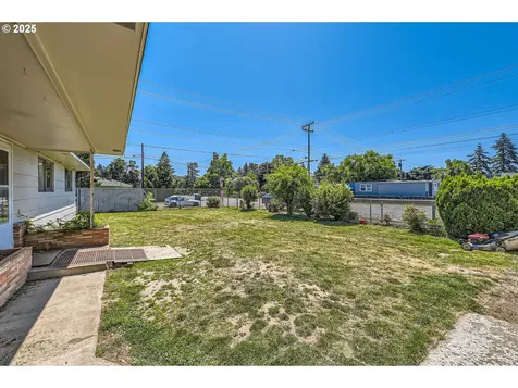 6135 SE Clatsop Street Portland OR 97206