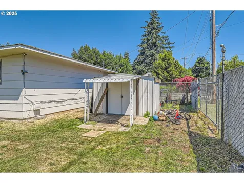 6135 SE Clatsop Street Portland OR 97206