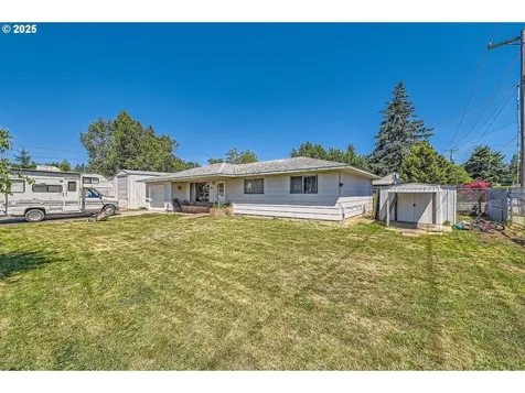 6135 SE Clatsop Street Portland OR 97206