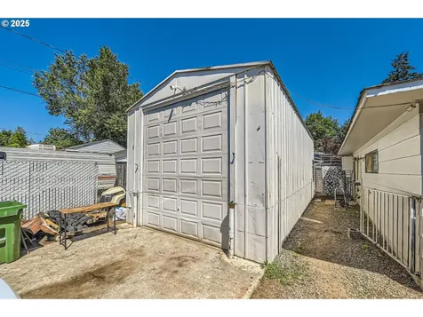 6135 SE Clatsop Street Portland OR 97206