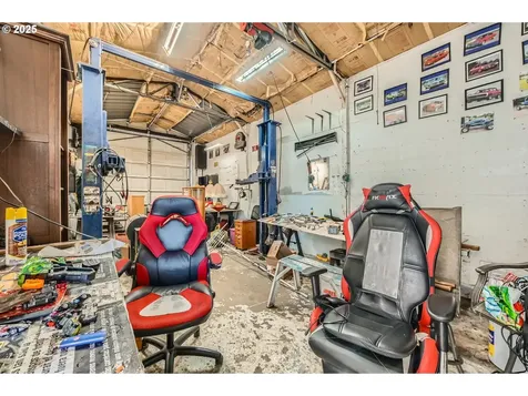 6135 SE Clatsop Street Portland OR 97206