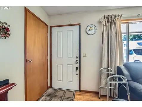 6135 SE Clatsop Street Portland OR 97206