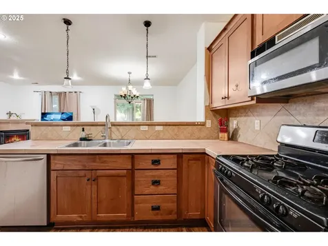 943 NE 172nd Avenue Portland OR 97230