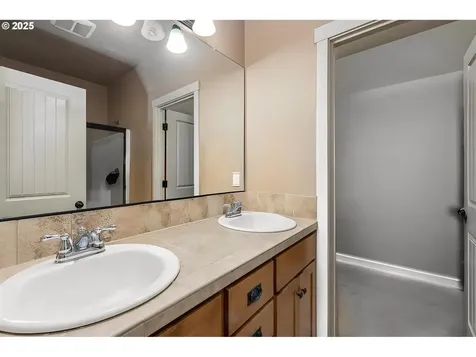 943 NE 172nd Avenue Portland OR 97230