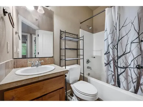 943 NE 172nd Avenue Portland OR 97230