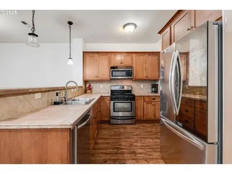 943 NE 172nd Avenue Portland OR 97230
