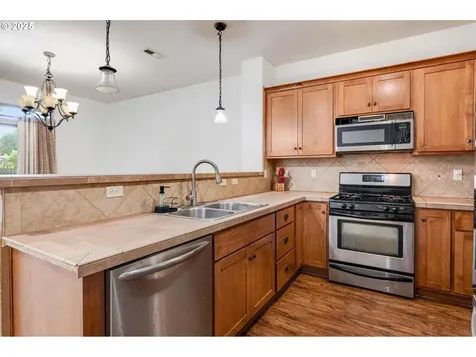 943 NE 172nd Avenue Portland OR 97230