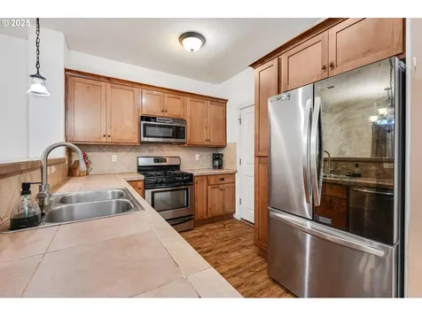 943 NE 172nd Avenue Portland OR 97230