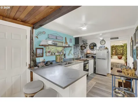 1883 N Jantzen Avenue Portland OR 97217