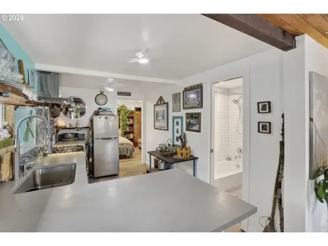 1883 N Jantzen Avenue Portland OR 97217