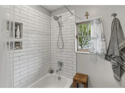 1883 N Jantzen Avenue Portland OR 97217
