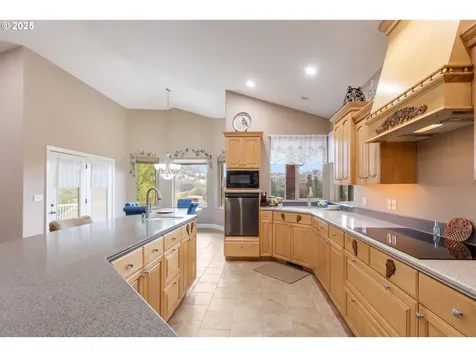 13767 N Bank Road Roseburg OR 97470