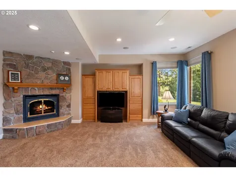 13767 N Bank Road Roseburg OR 97470