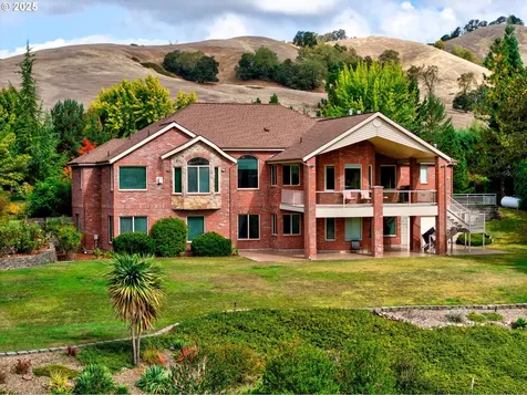 13767 N Bank Road Roseburg OR 97470
