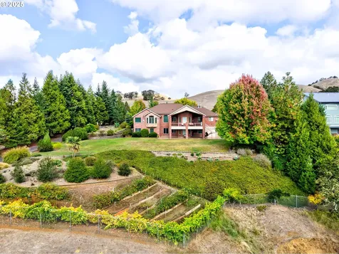 13767 N Bank Road Roseburg OR 97470