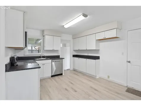 704 16th Avenue SW Albany OR 97321